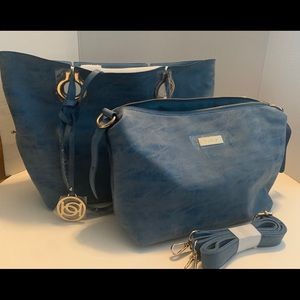 bebe Bags - NWT! Bebe 2 in 1 Tote with Removable Inner Bag bebe Bags - NWT! Bebe 2 in 1 Tote with Removable Inner Bag